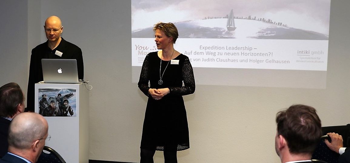 Judith Claushues und Holger Gelhausen zu Beginn des Vortrags